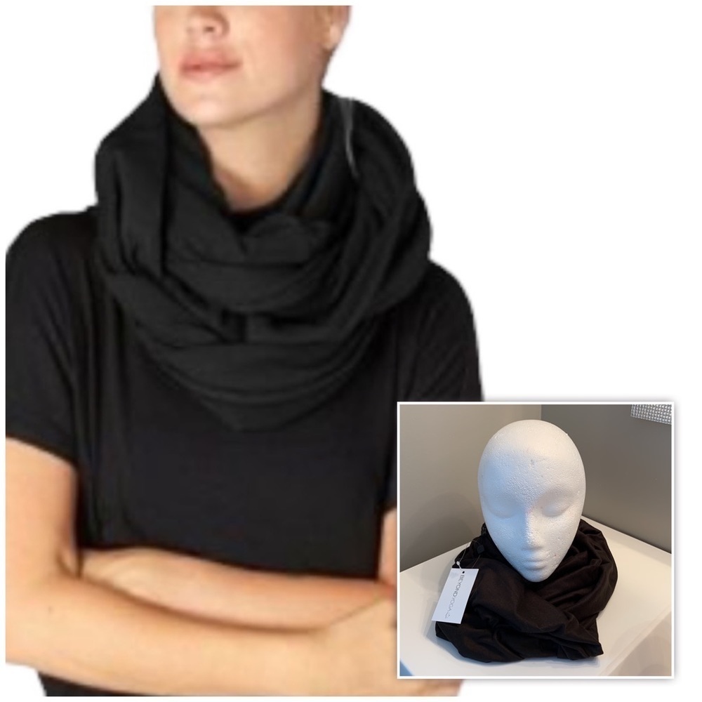 NWT Beyond Yoga Black Soft Infinity  Scarf with Pocket NWT